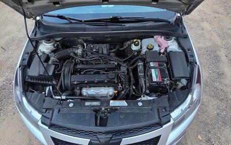 Chevrolet Cruze II, 2010 год, 900 000 рублей, 11 фотография