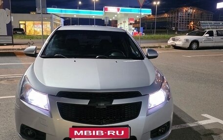 Chevrolet Cruze II, 2010 год, 900 000 рублей, 20 фотография