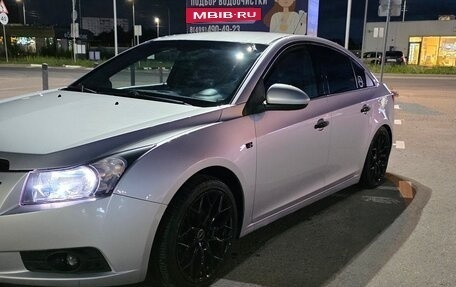 Chevrolet Cruze II, 2010 год, 900 000 рублей, 19 фотография