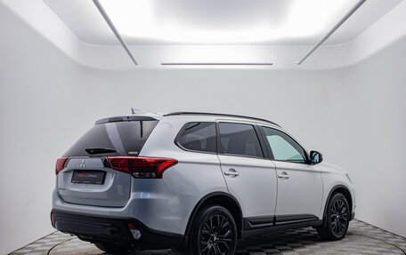 Mitsubishi Outlander III рестайлинг 3, 2021 год, 2 590 000 рублей, 5 фотография