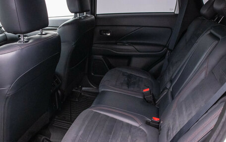 Mitsubishi Outlander III рестайлинг 3, 2021 год, 2 590 000 рублей, 12 фотография