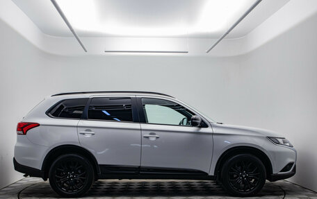 Mitsubishi Outlander III рестайлинг 3, 2021 год, 2 590 000 рублей, 4 фотография