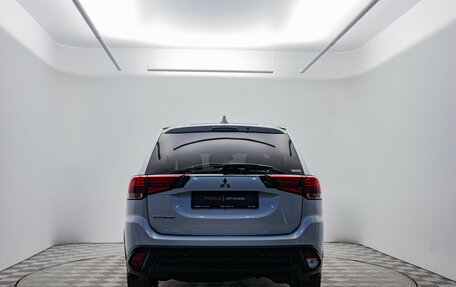 Mitsubishi Outlander III рестайлинг 3, 2021 год, 2 590 000 рублей, 7 фотография