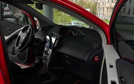Toyota Yaris III рестайлинг, 2008 год, 600 000 рублей, 4 фотография