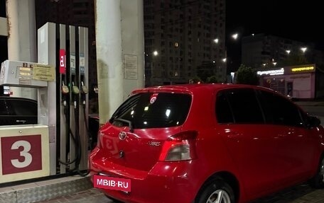 Toyota Yaris III рестайлинг, 2008 год, 600 000 рублей, 2 фотография