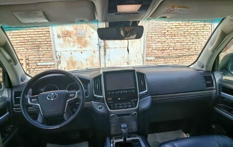Toyota Land Cruiser 200, 2017 год, 5 508 000 рублей, 14 фотография