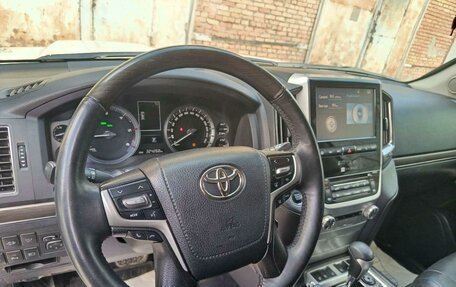 Toyota Land Cruiser 200, 2017 год, 5 508 000 рублей, 6 фотография