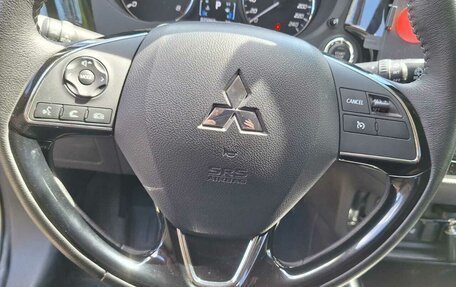 Mitsubishi Outlander III рестайлинг 3, 2019 год, 2 500 000 рублей, 7 фотография