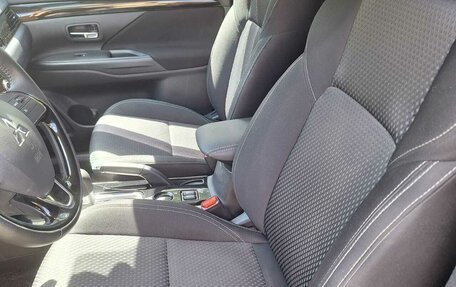 Mitsubishi Outlander III рестайлинг 3, 2019 год, 2 500 000 рублей, 8 фотография