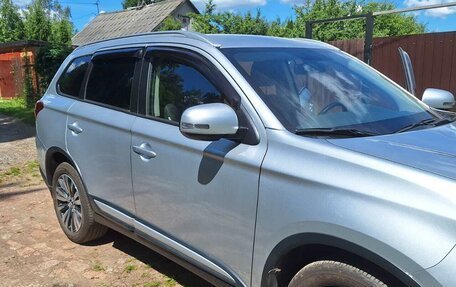 Mitsubishi Outlander III рестайлинг 3, 2019 год, 2 500 000 рублей, 3 фотография