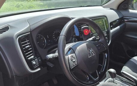 Mitsubishi Outlander III рестайлинг 3, 2019 год, 2 500 000 рублей, 6 фотография