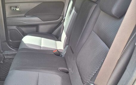 Mitsubishi Outlander III рестайлинг 3, 2019 год, 2 500 000 рублей, 10 фотография