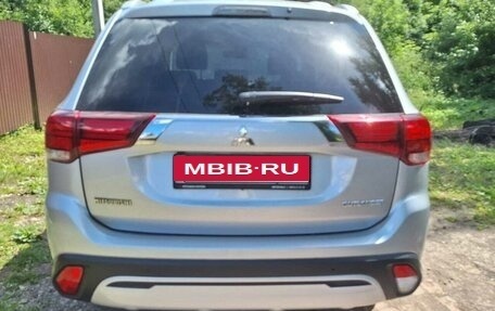 Mitsubishi Outlander III рестайлинг 3, 2019 год, 2 500 000 рублей, 4 фотография