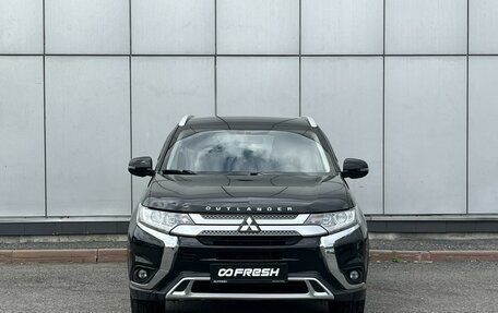 Mitsubishi Outlander III рестайлинг 3, 2020 год, 2 399 999 рублей, 3 фотография