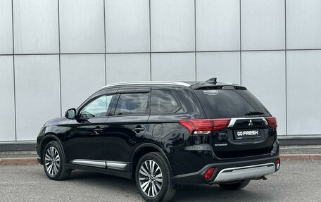 Mitsubishi Outlander III рестайлинг 3, 2020 год, 2 399 999 рублей, 2 фотография