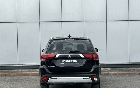 Mitsubishi Outlander III рестайлинг 3, 2020 год, 2 399 999 рублей, 4 фотография