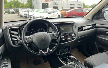 Mitsubishi Outlander III рестайлинг 3, 2020 год, 2 399 999 рублей, 6 фотография