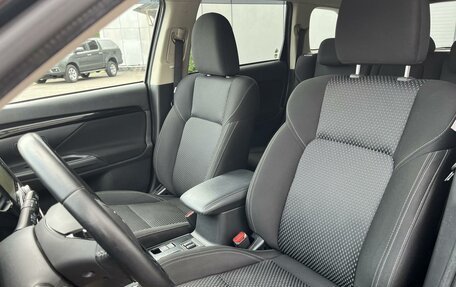 Mitsubishi Outlander III рестайлинг 3, 2020 год, 2 399 999 рублей, 10 фотография