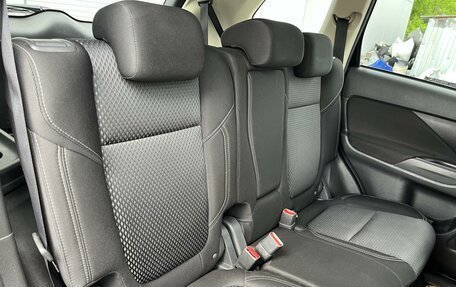 Mitsubishi Outlander III рестайлинг 3, 2020 год, 2 399 999 рублей, 7 фотография