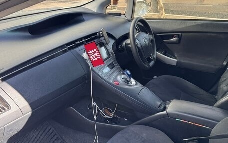 Toyota Prius, 2012 год, 800 000 рублей, 3 фотография