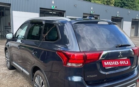 Mitsubishi Outlander III рестайлинг 3, 2019 год, 1 900 000 рублей, 8 фотография