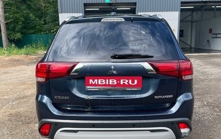 Mitsubishi Outlander III рестайлинг 3, 2019 год, 1 900 000 рублей, 9 фотография