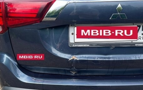 Mitsubishi Outlander III рестайлинг 3, 2019 год, 1 900 000 рублей, 10 фотография