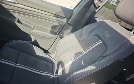 Volkswagen Golf VIII, 2023 год, 2 300 000 рублей, 19 фотография