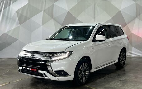Mitsubishi Outlander III рестайлинг 3, 2022 год, 2 250 000 рублей, 1 фотография