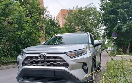 Toyota RAV4, 2021 год, 3 650 000 рублей, 1 фотография