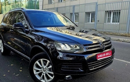 Volkswagen Touareg III, 2011 год, 1 650 000 рублей, 1 фотография