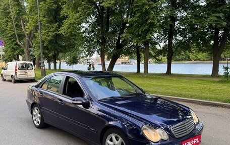 Mercedes-Benz C-Класс, 2004 год, 499 000 рублей, 1 фотография