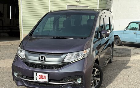 Honda Stepwgn IV, 2015 год, 2 050 000 рублей, 2 фотография
