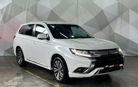 Mitsubishi Outlander III рестайлинг 3, 2022 год, 2 250 000 рублей, 3 фотография