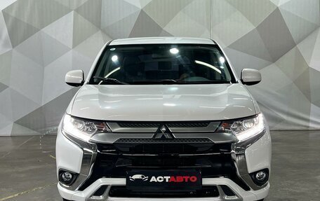 Mitsubishi Outlander III рестайлинг 3, 2022 год, 2 250 000 рублей, 2 фотография