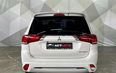 Mitsubishi Outlander III рестайлинг 3, 2022 год, 2 250 000 рублей, 5 фотография