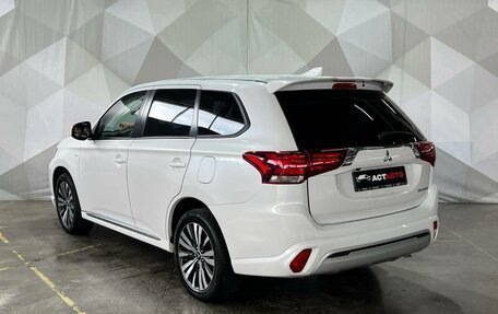 Mitsubishi Outlander III рестайлинг 3, 2022 год, 2 250 000 рублей, 4 фотография