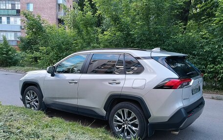 Toyota RAV4, 2021 год, 3 650 000 рублей, 4 фотография
