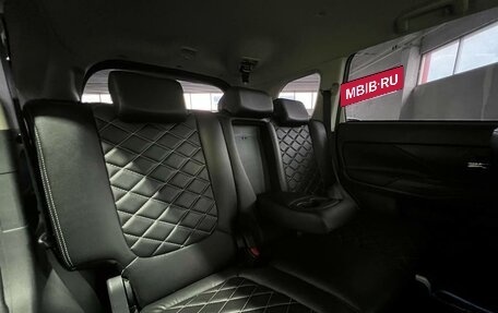 Mitsubishi Outlander III рестайлинг 3, 2022 год, 2 250 000 рублей, 19 фотография