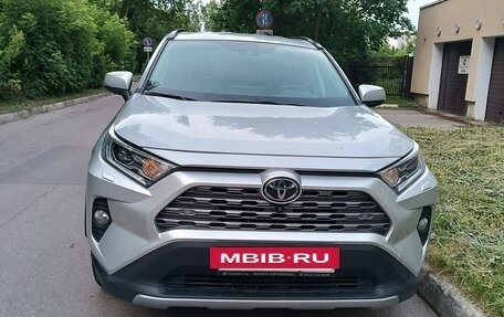 Toyota RAV4, 2021 год, 3 650 000 рублей, 6 фотография