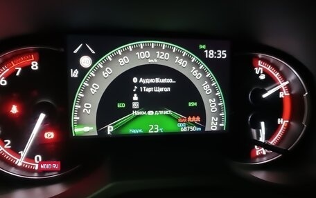 Toyota RAV4, 2021 год, 3 650 000 рублей, 9 фотография