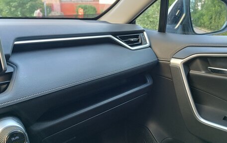 Toyota RAV4, 2021 год, 3 650 000 рублей, 22 фотография