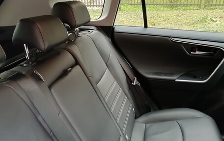 Toyota RAV4, 2021 год, 3 650 000 рублей, 28 фотография