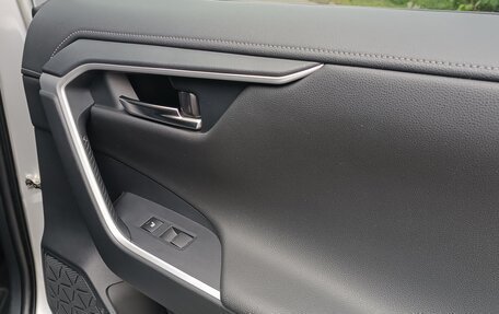 Toyota RAV4, 2021 год, 3 650 000 рублей, 29 фотография