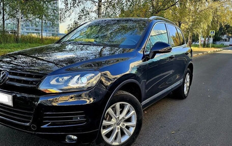 Volkswagen Touareg III, 2011 год, 1 650 000 рублей, 2 фотография