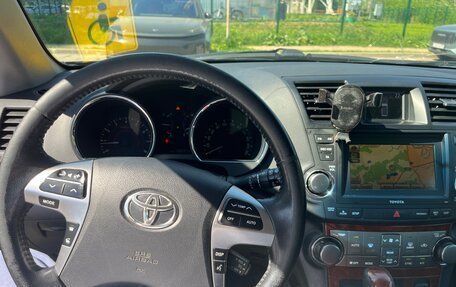 Toyota Highlander III, 2011 год, 2 450 000 рублей, 7 фотография