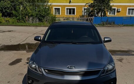 KIA Rio IV, 2018 год, 1 000 000 рублей, 1 фотография