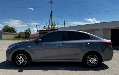 KIA Rio IV, 2018 год, 1 000 000 рублей, 3 фотография