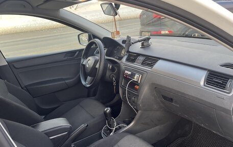 Skoda Rapid I, 2015 год, 800 000 рублей, 5 фотография