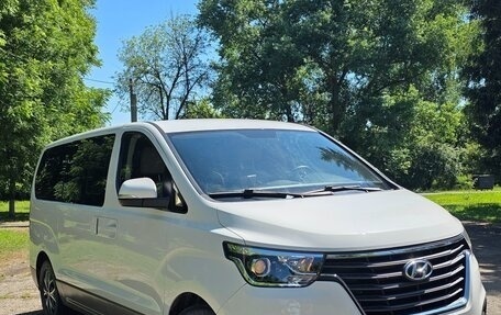 Hyundai H-1 II рестайлинг, 2019 год, 3 100 000 рублей, 1 фотография